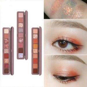 Huda Beauty Easy Bake Eye Shadow با رنگدانه‌های غنی و بافت نرم، به راحتی روی پلک‌ها نشسته و دوام طولانی‌مدت دارد. این سایه به شما امکان می‌دهد تا با استفاده سریع و آسان، آرایش چشم‌های زیبا و درخشان داشته باشید.
